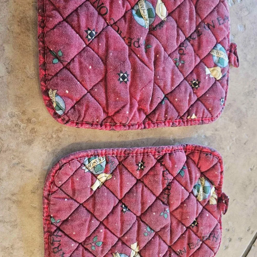 Debbie Mumm Joy to the World Christmas Hot Pad Holders Set of 2